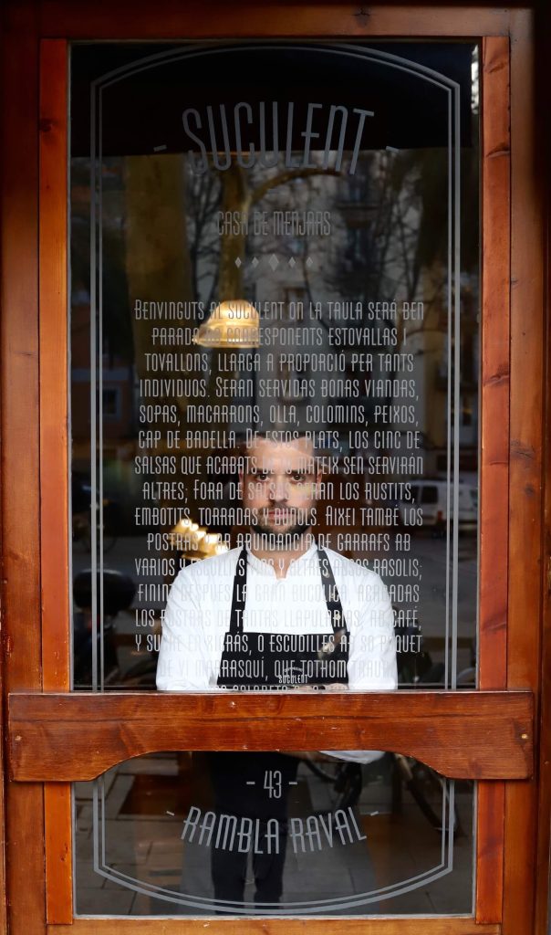 El chef Toni Romero en su restaurante (foto de Suculent)