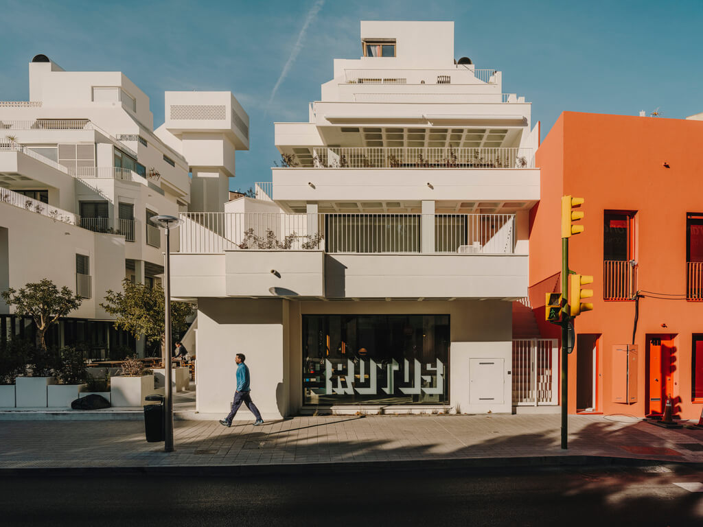 El proyecto Gomila abarca varios edificios de diferentes colores (©Salva López).