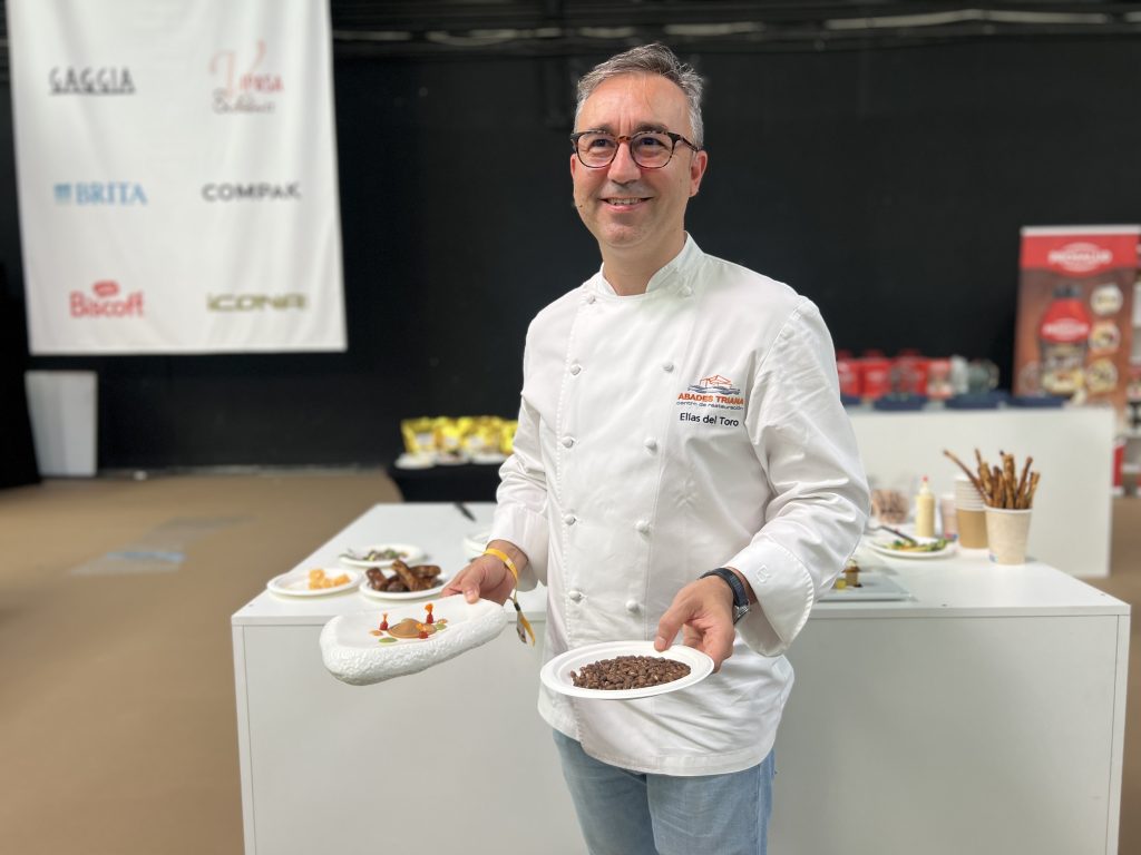 El chef Elías del Toro, del restaurante Abades Triana (Sevilla), ofreció un showcooking donde demostró que el café es un ingrediente de cocina versátil. 