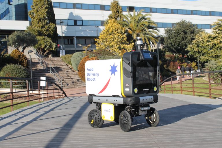 Sodexo introduce los robots de reparto de comida en las universidades españolas