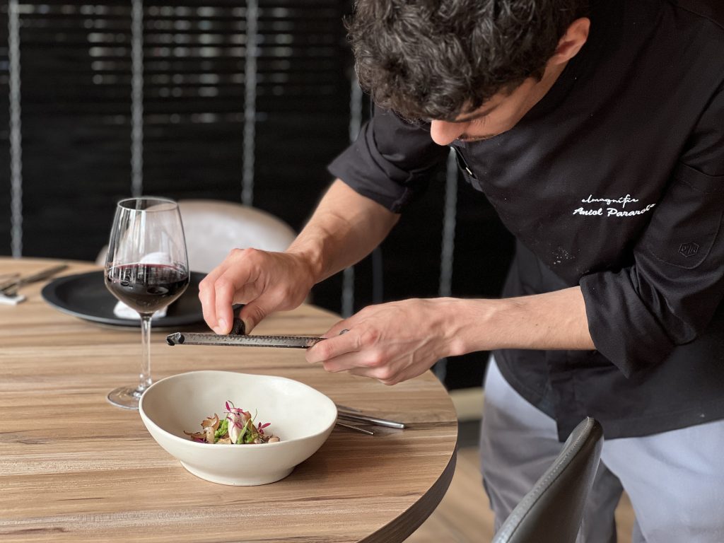 Pol Aniol en el restaurant El Magnífic