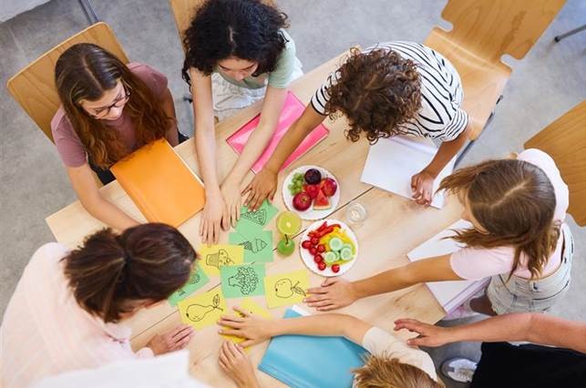 Presencia diaria de fruta y verdura y eliminación de bollería industrial: nueva norma en la restauración de los centros educativos